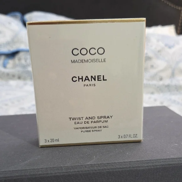 Chanel Coco Mademoiselle Perfume Set - Picture 4 of 6